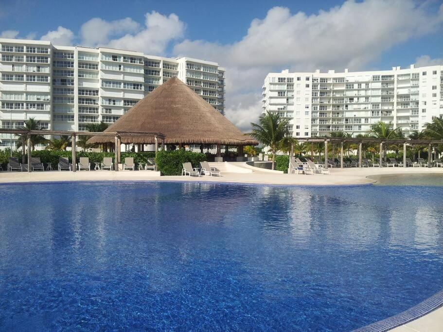 Punta Me Luxury Apartments Ocean View & Beach Front In Amara Cancun Exterior photo